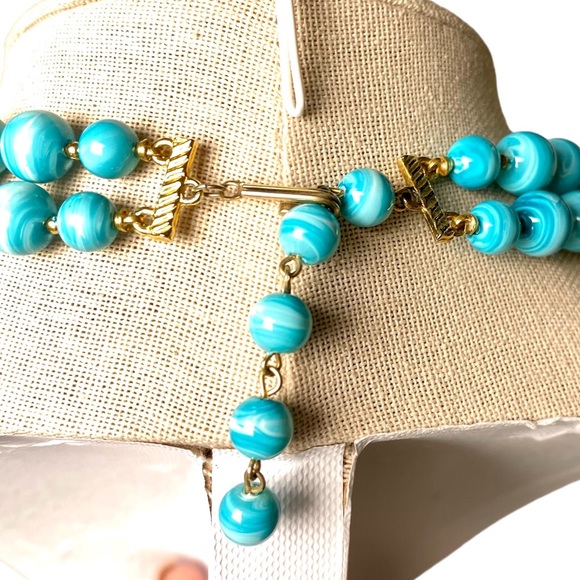 Beach Party Blue & White Swirled Double Strand Beaded Necklace - Vintage Estate - Picture 4 of 4